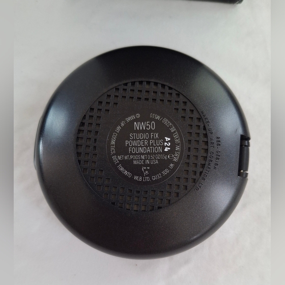 MAC Cosmetics Studio Fix Powder Plus Foundation NW50 Original Formula - Picture 7 of 8